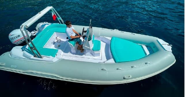 Boat Tour of the Amalfi Coast with Luxury Boats Positano