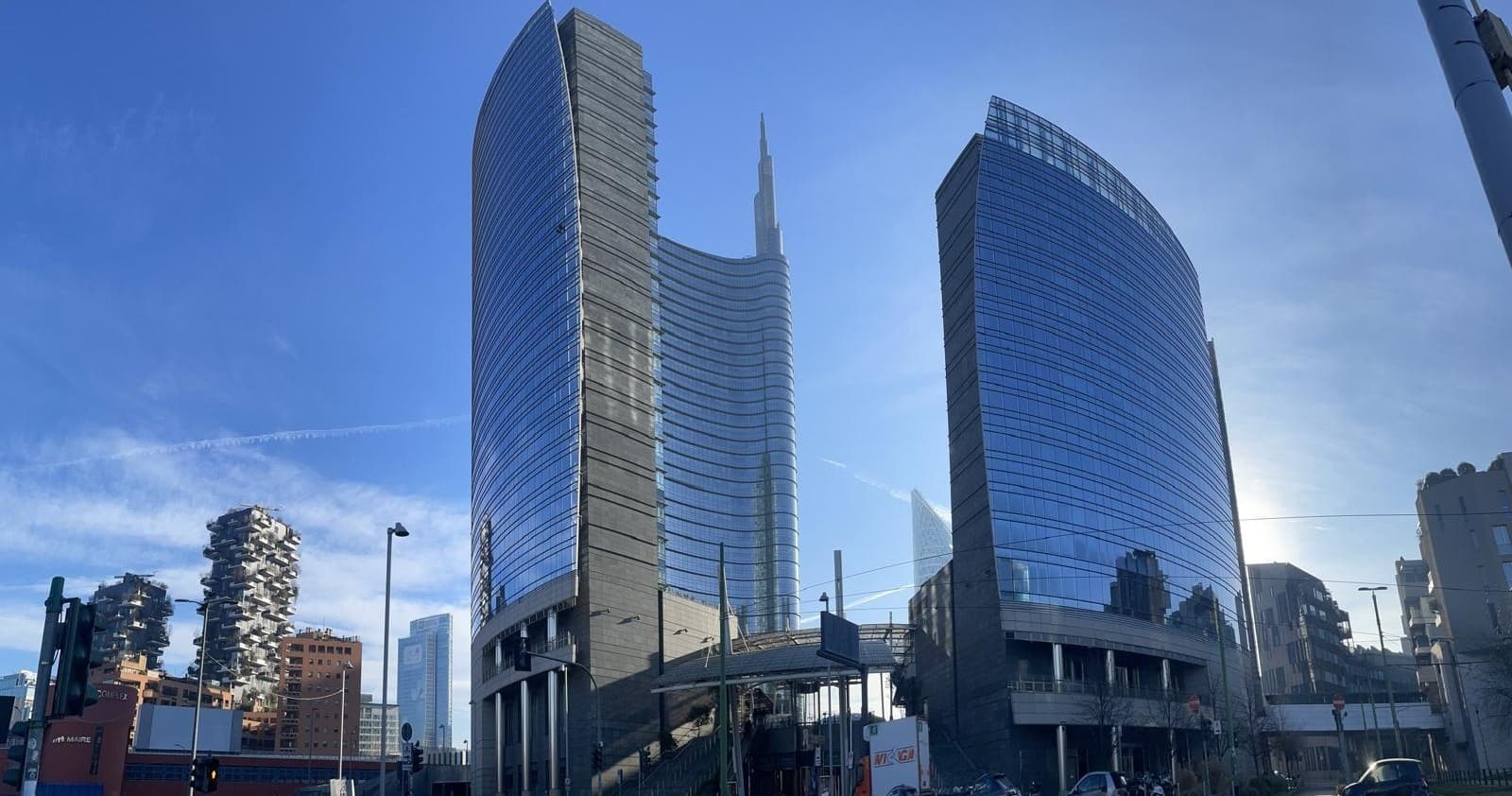 Milan Modern District Walk & Aperitif with Your Travel Diary