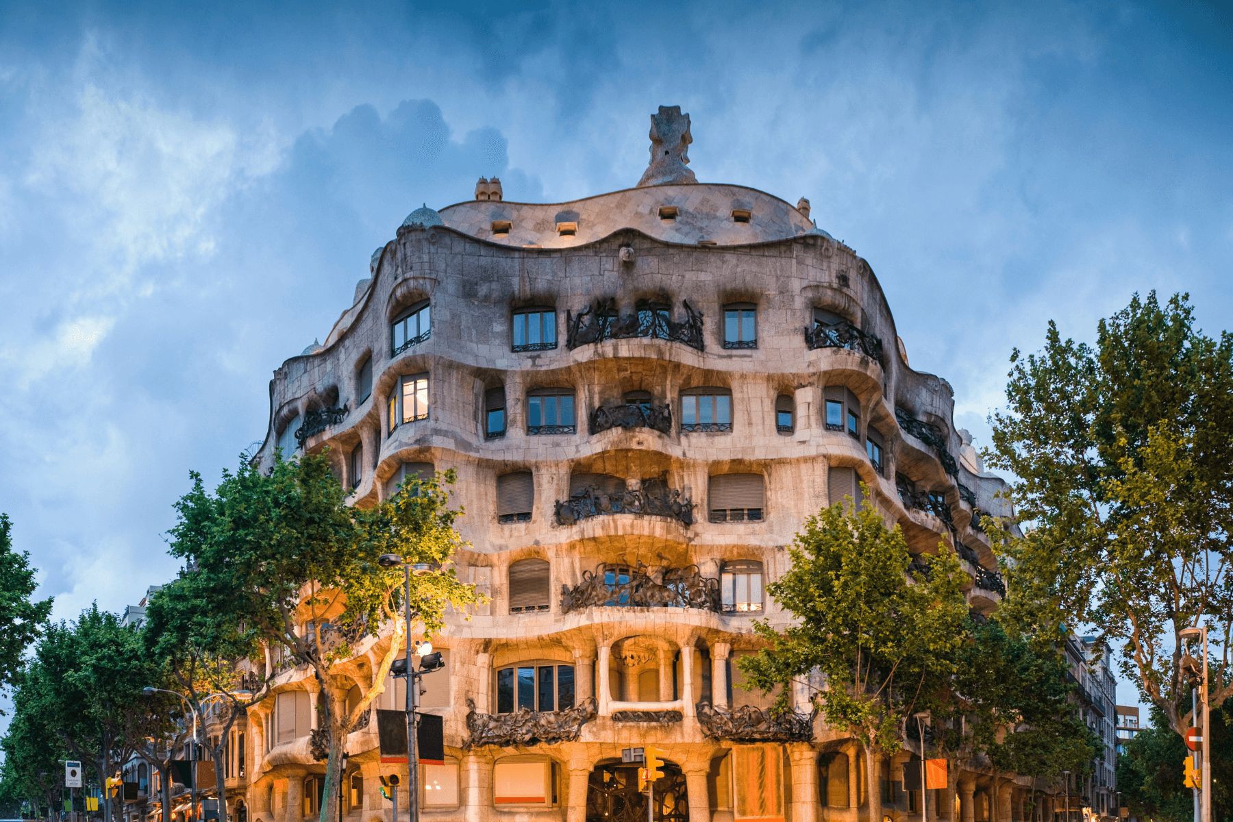Private Guided Tour of La Pedrera: Inside Gaudí’s Casa Milà Rooftop Views