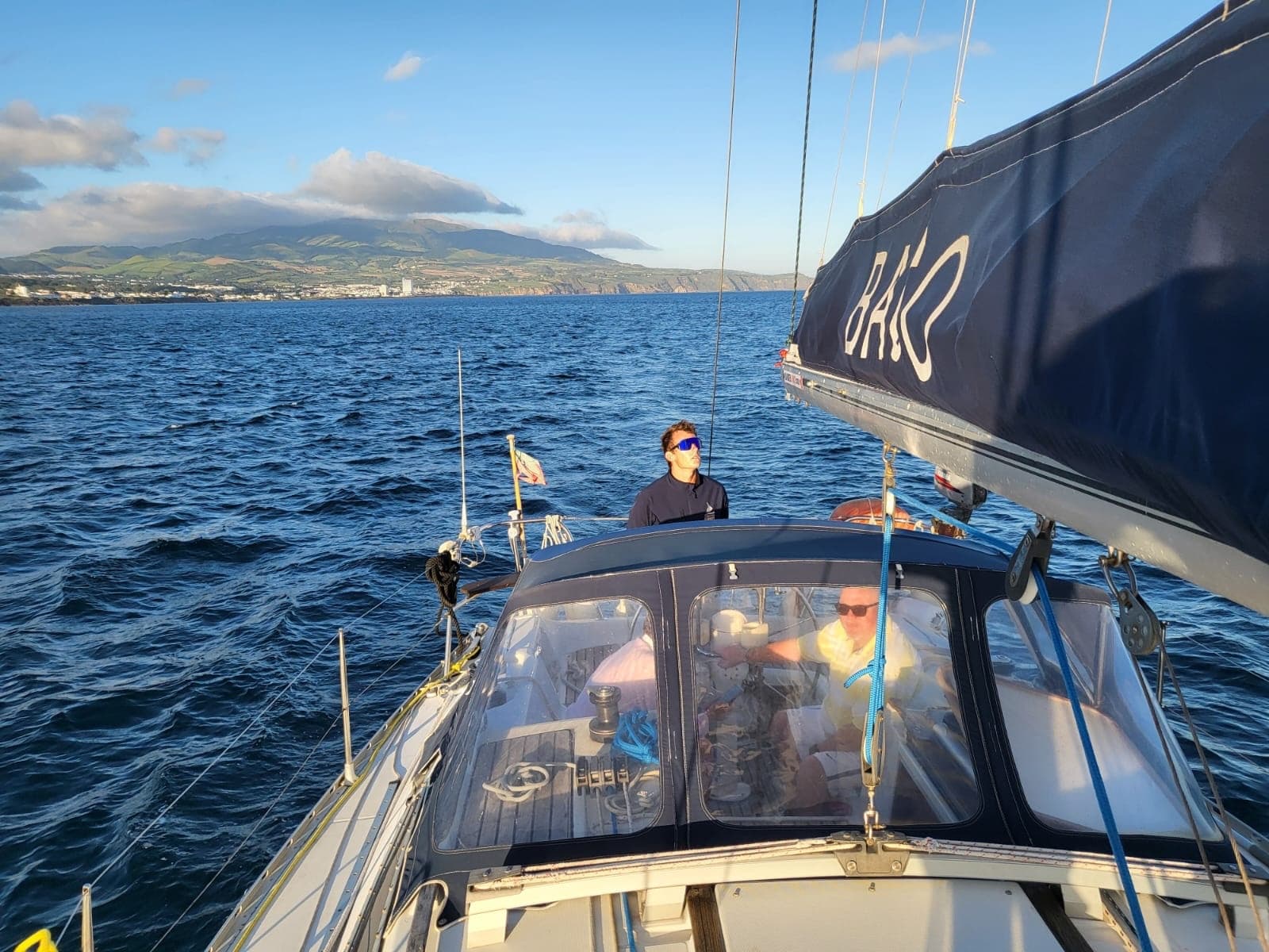 View from sailboat cockpit toward horizon, open-water sailing