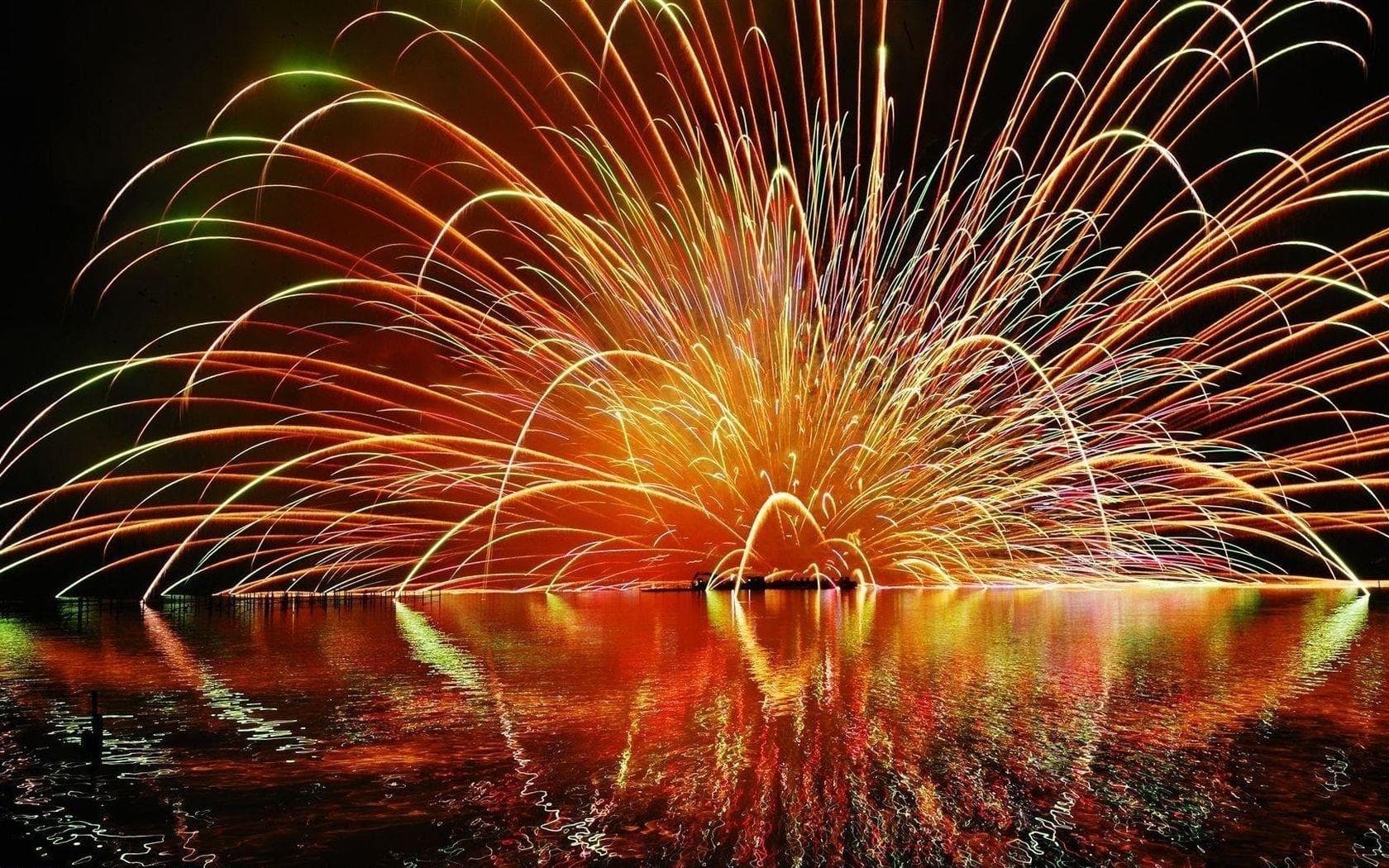 Boat Charters: Ferragosto Fireworks & Dinner in Positano