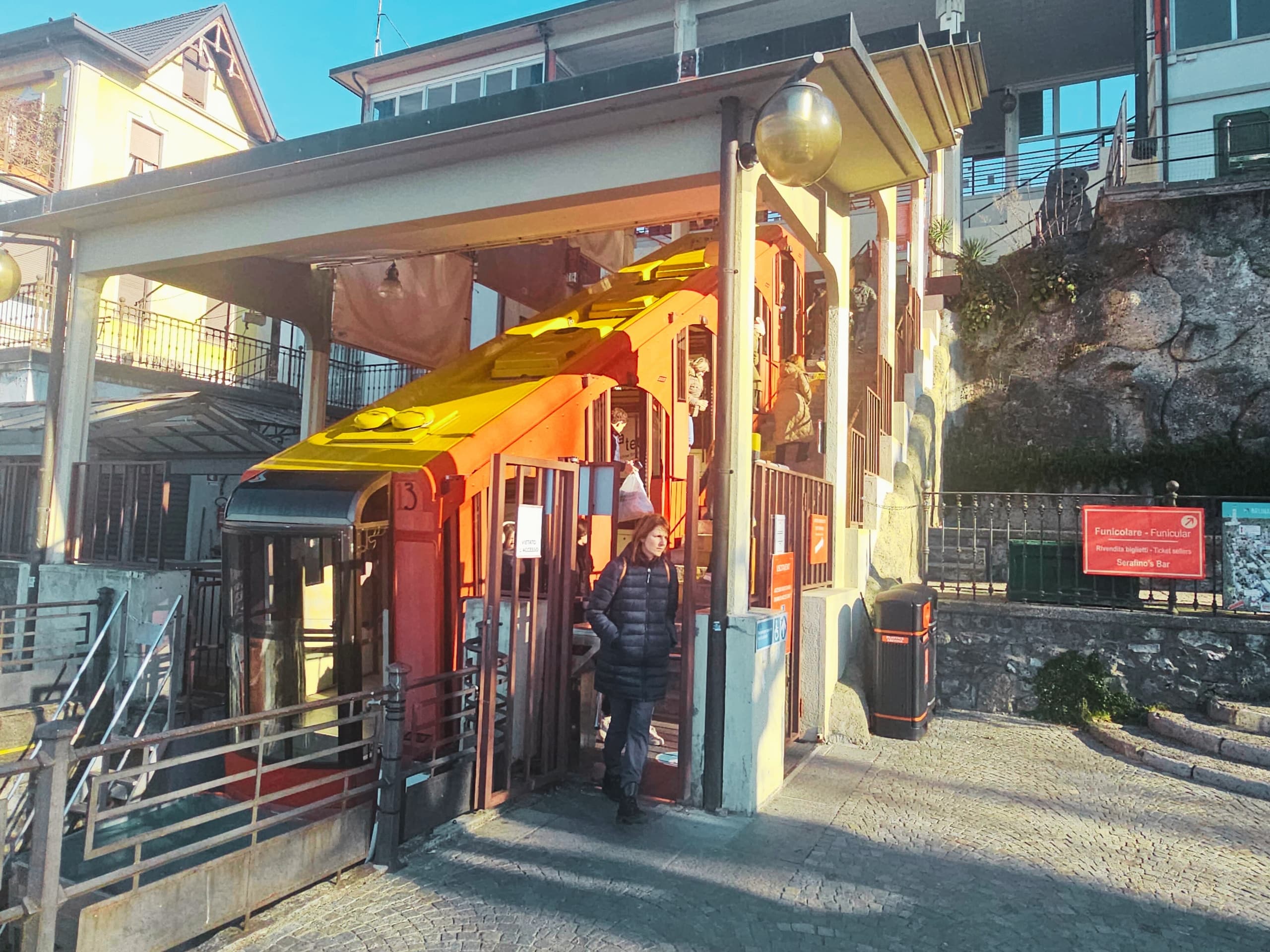 Lake Como Christmas Boat Tour — Festive One-Hour Cruise from Como