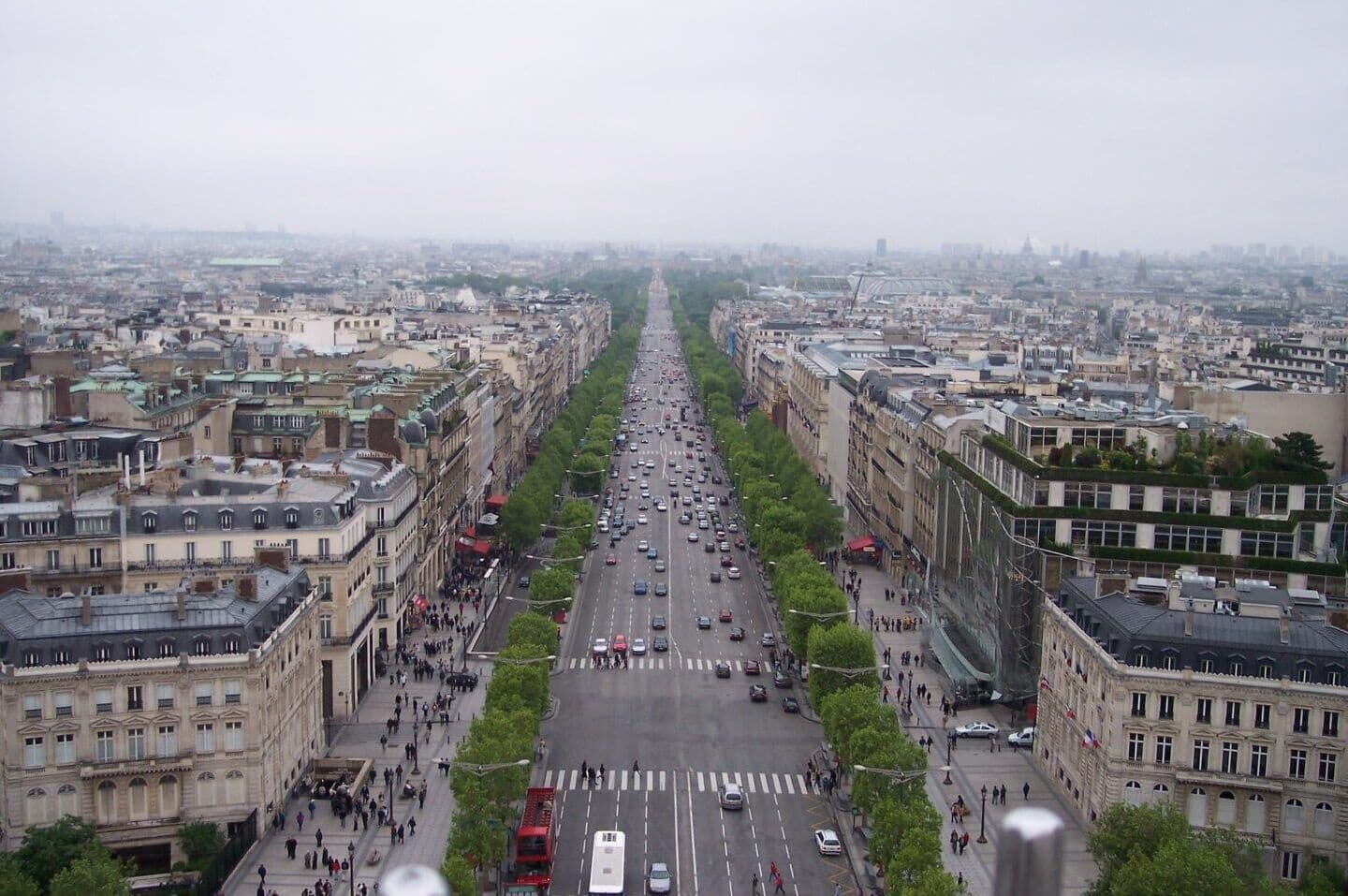 Cultural Stroll through Paris with Artchitectours in Sarrià-Sant Gervasi