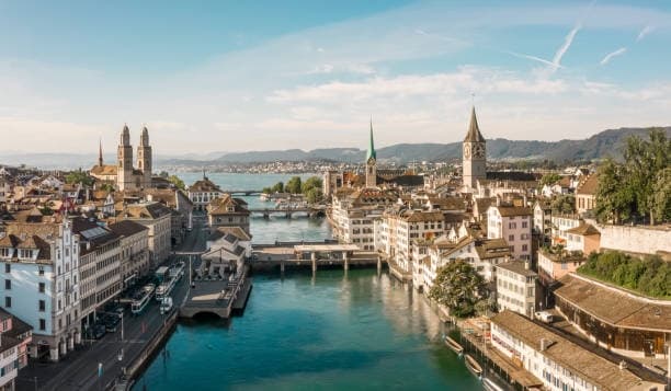 Discover Switzerland’s Hidden Treasures: Private Tour of Bern’s Parliament, Clock Tower, Falconry & Habsburg Castle