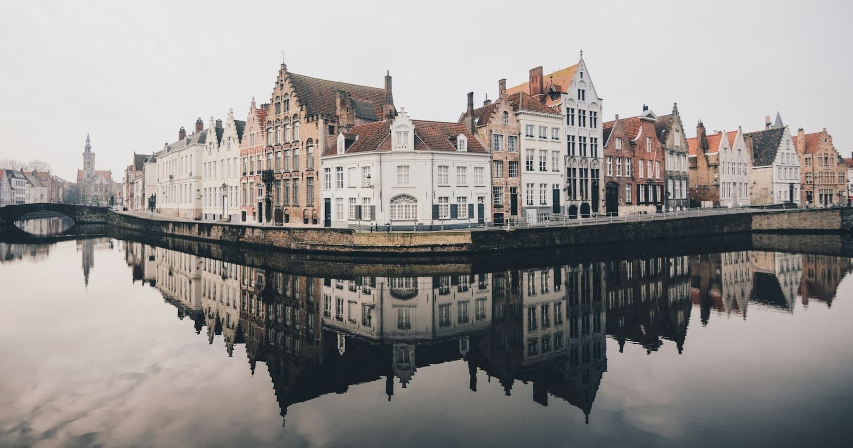City to Canal: Private BrugesTour with Booktaxi24 from Amsterdam