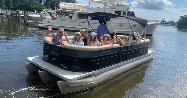 Explore Maryland’s South River on a 26’ Crest Tritoon