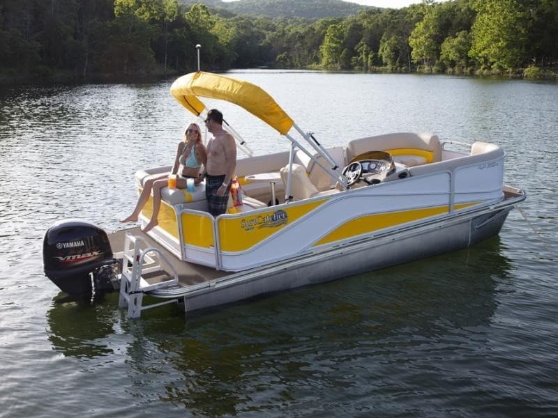 Cassville Pontoon Rental: 24' Aloha with Yamaha 150 for Half- or Full-Day Lake Fun