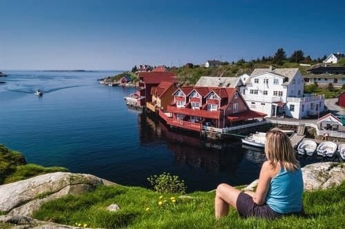 Storm-Scoured Coastlines: Private Coastal Hike from Bergen photo 3