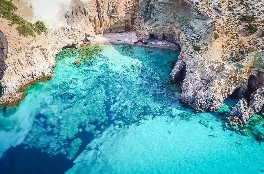 South Milos Boat Tour: Kleftiko Caves, Gerontas & Volcanic Cliffs
