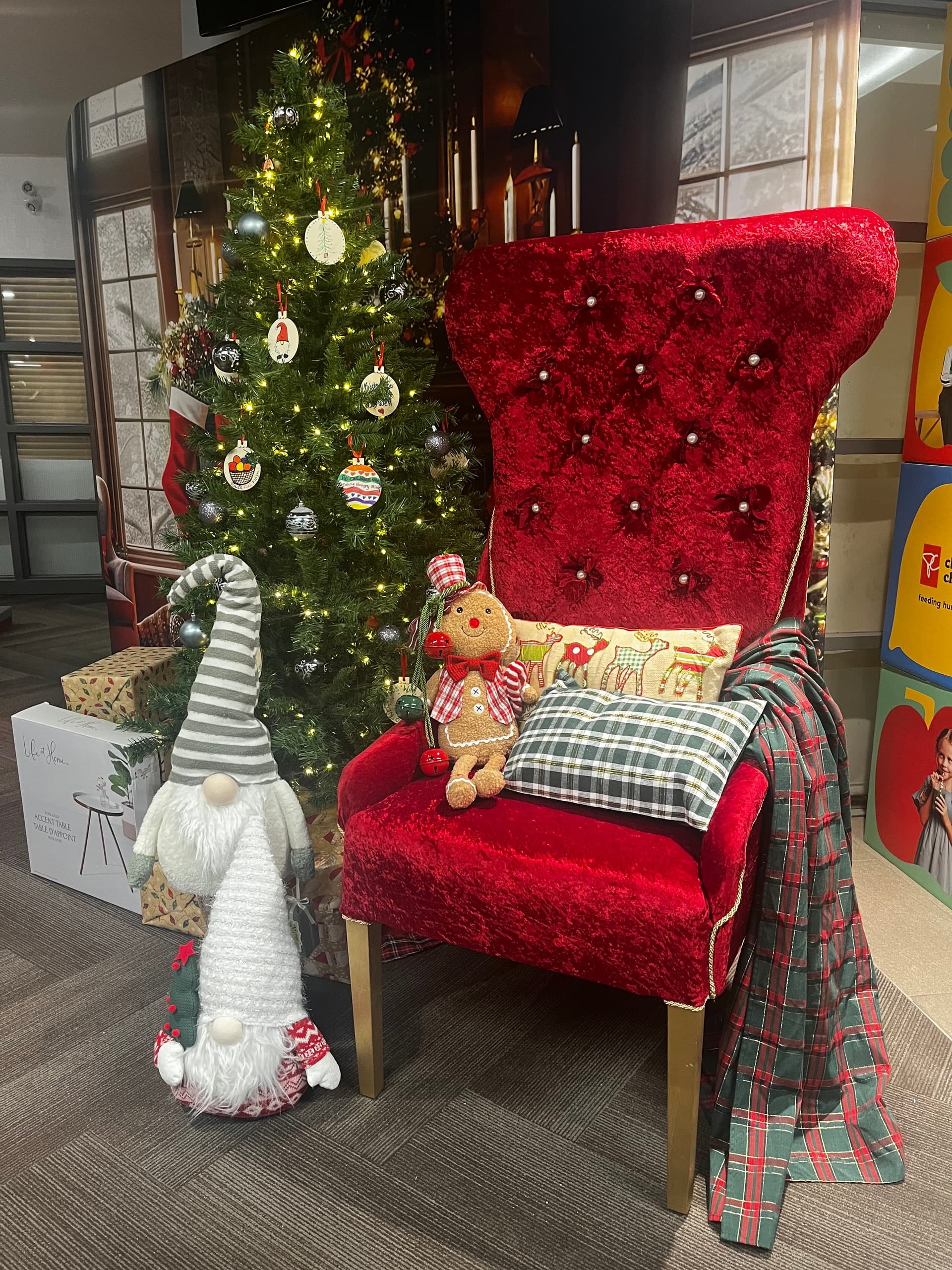 Santa Chair Rental for Holiday Photos in Toronto photo 1
