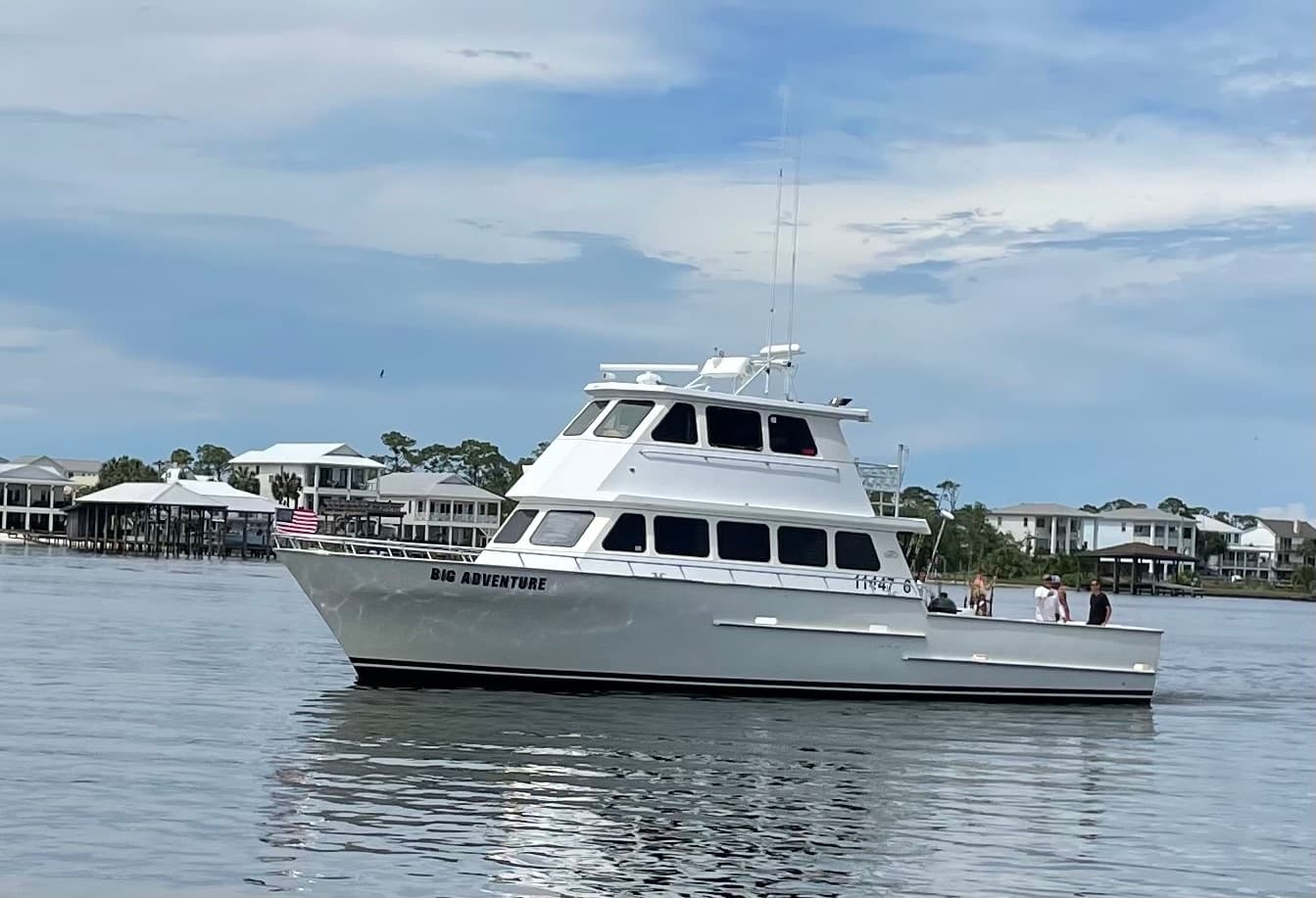 Boat Charters at Zeke's Landing Marina: Big Adventure in Water