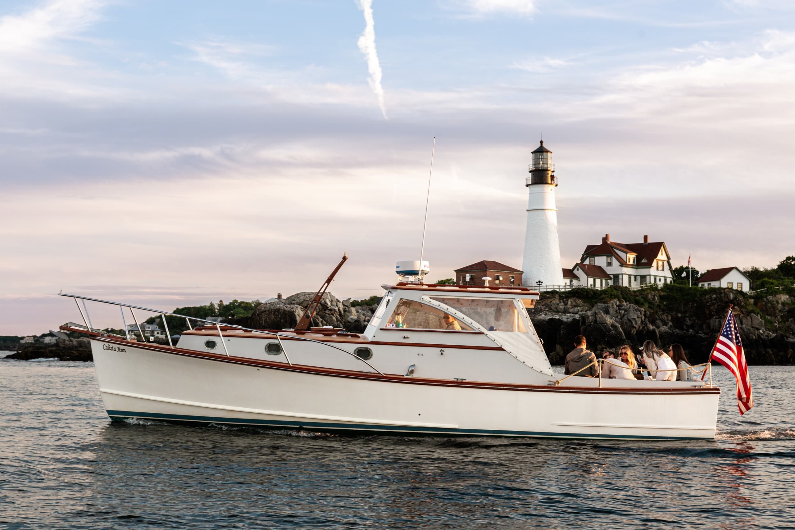 Classic Motoryacht Cruise with Sail Portland in Maine