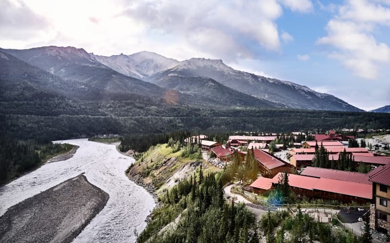 Luxury Dome-Train to Denali: 5-Day Denali & Talkeetna Rail Escape photo 4