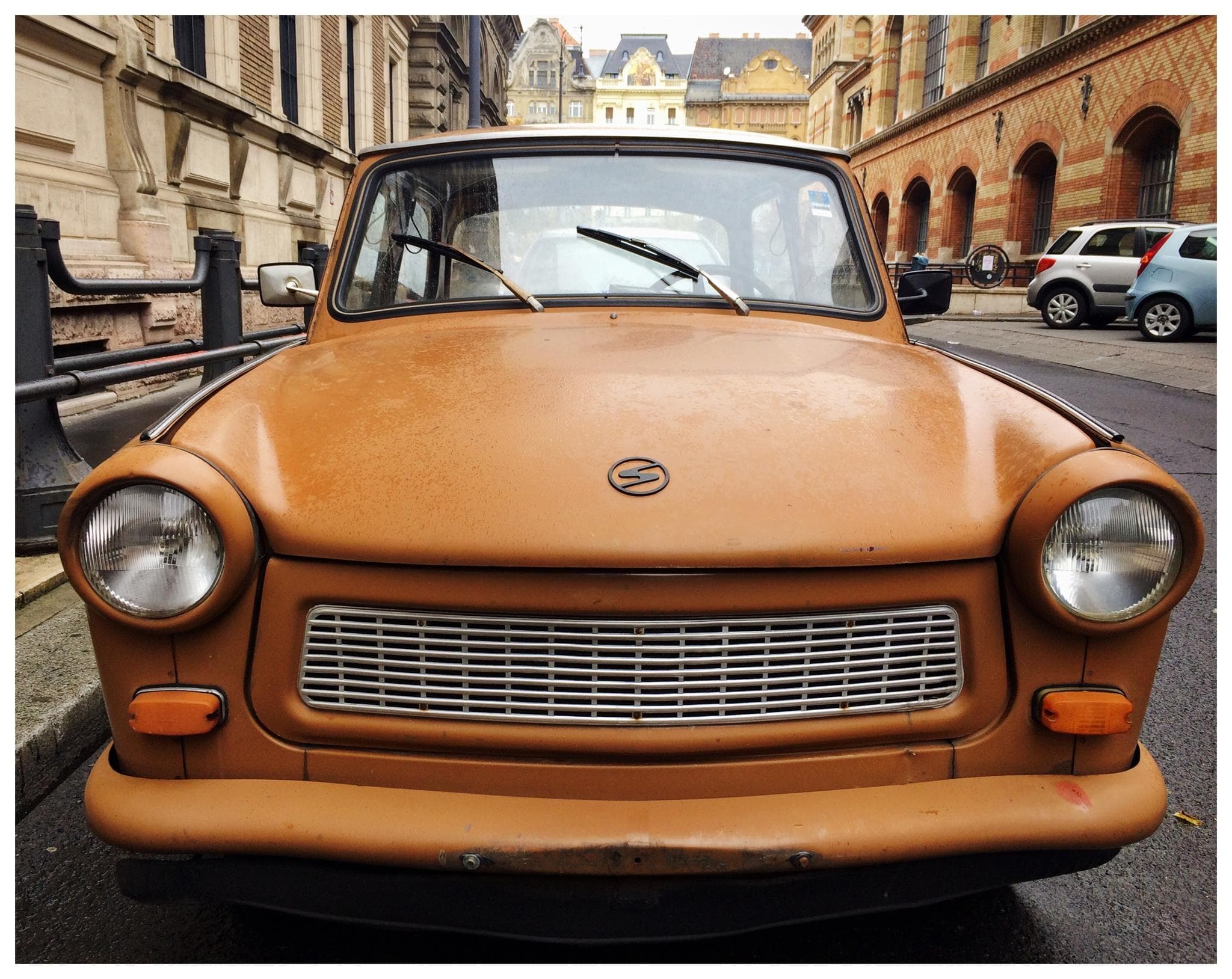 Historic Land Adventure Tour in Budapest by Trabant