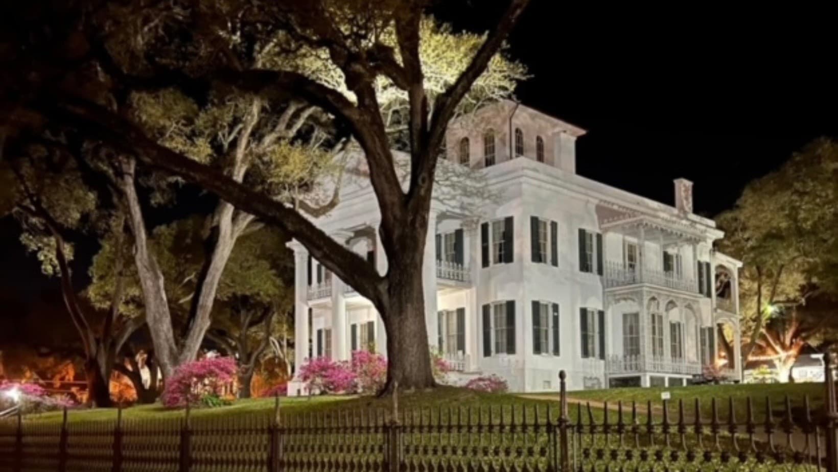 Progressive Dinner in Natchez: Historic Homes, Southern Cuisine & Live Blues
