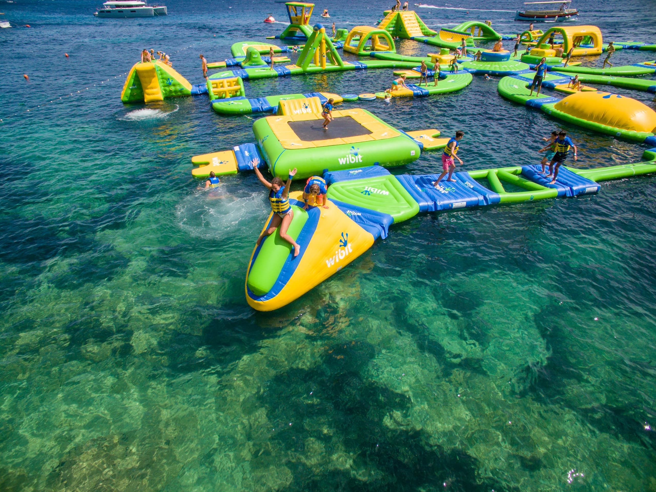 Water Activities at Splashtown Niagara: Family Fun & Adventure