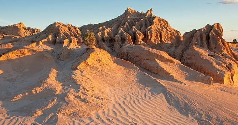 Mungo National Park Tour: 3-Day Outback Journey from Adelaide to Sydney