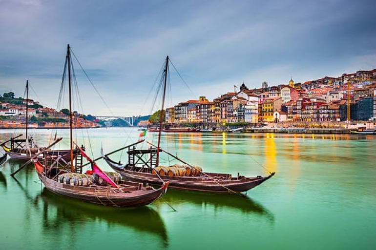 Porto to Mérida Private Transfer — Mercedes Chauffeur Service Across Portugal and Spain