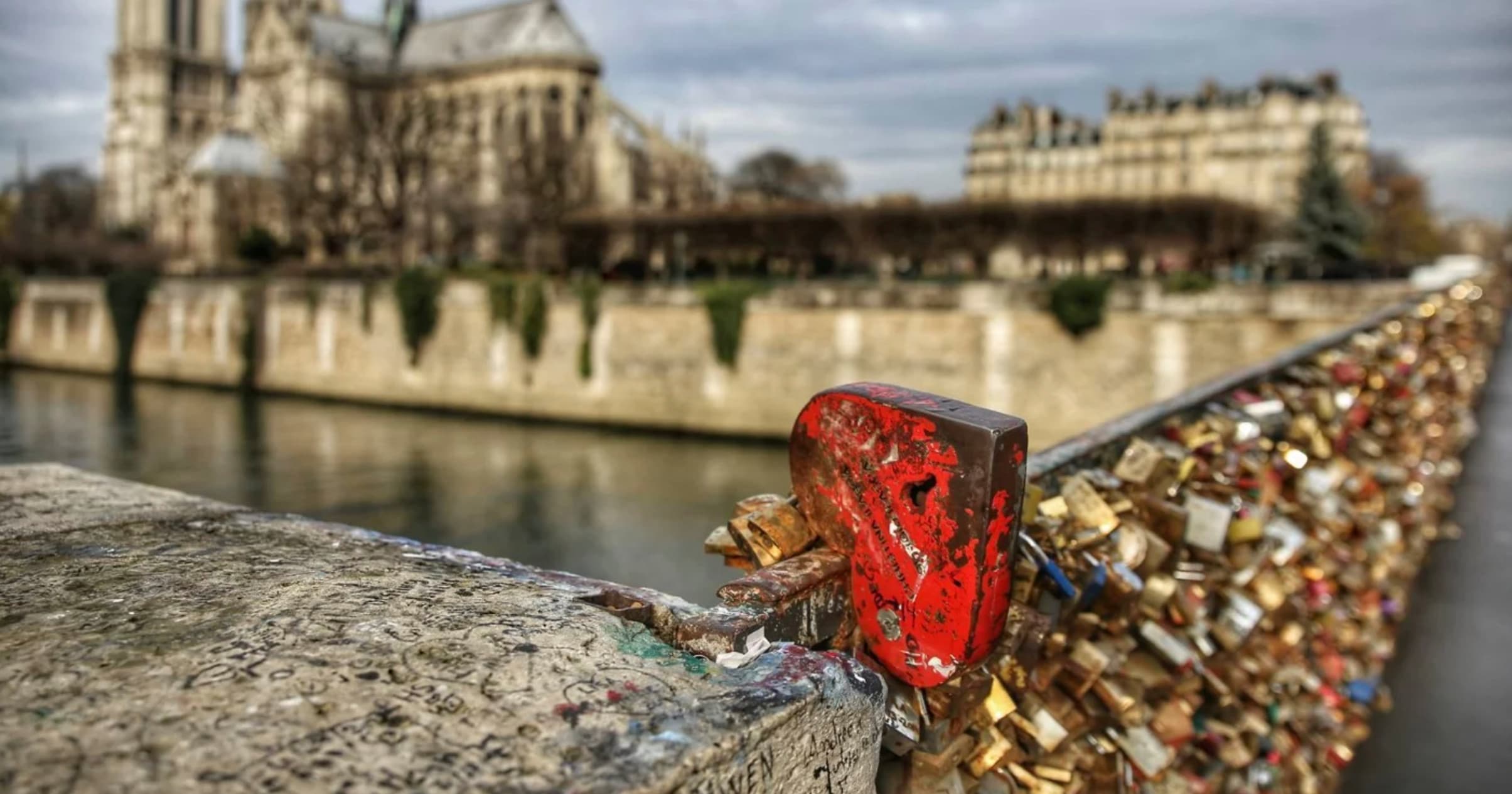 Full Day Paris Walking Tour with April in Paris Tours