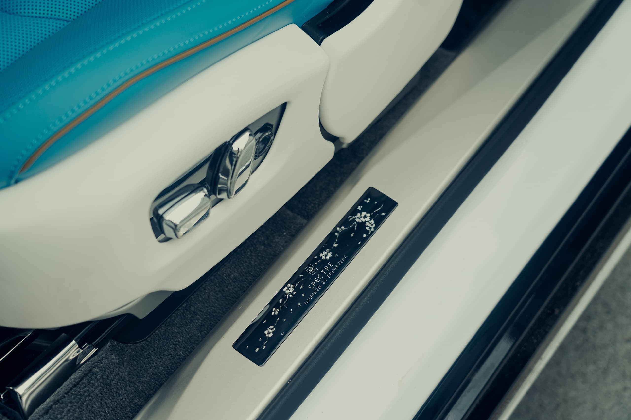 Drive the 2026 Rolls-Royce Spectre Primavera Edition in Chicago photo 4