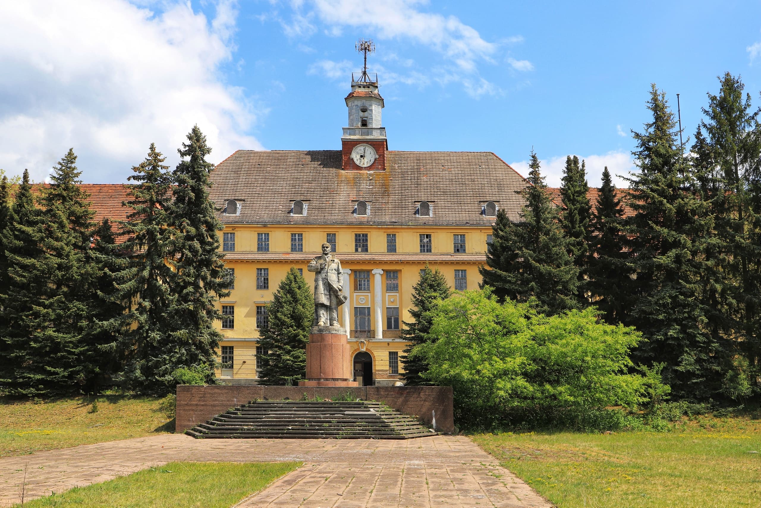 Exploring Haus der Offiziere Wünsdorf: Berlin’s Historic Military Lost Place Tour