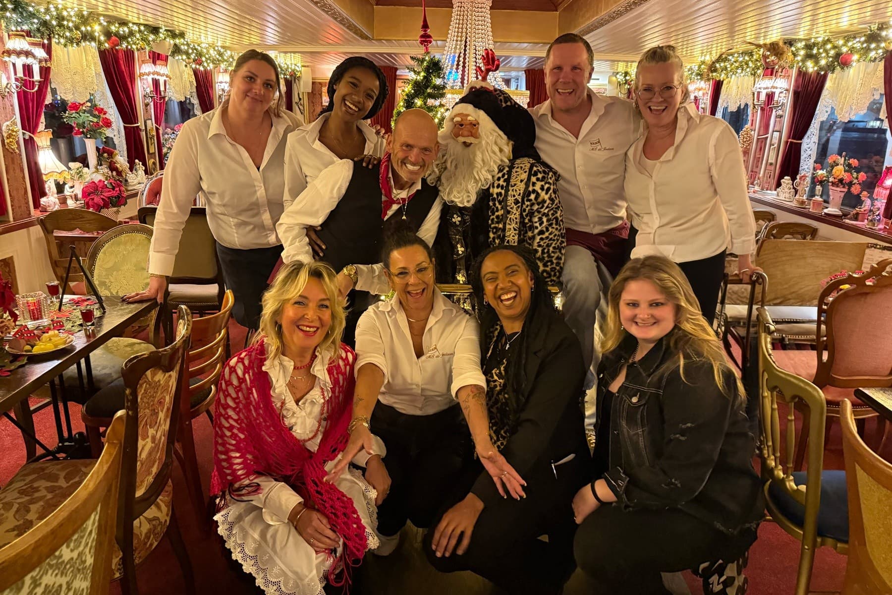 Christmas Cruise on MS De Jordaan: Festive 3-Course Buffet & Music Bingo in Amsterdam photo 1