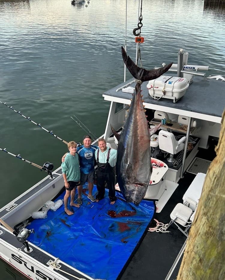 Chasing Giants: Full-Day Bluefin Tuna Charter from Marina Bay to Stellwagen Bank