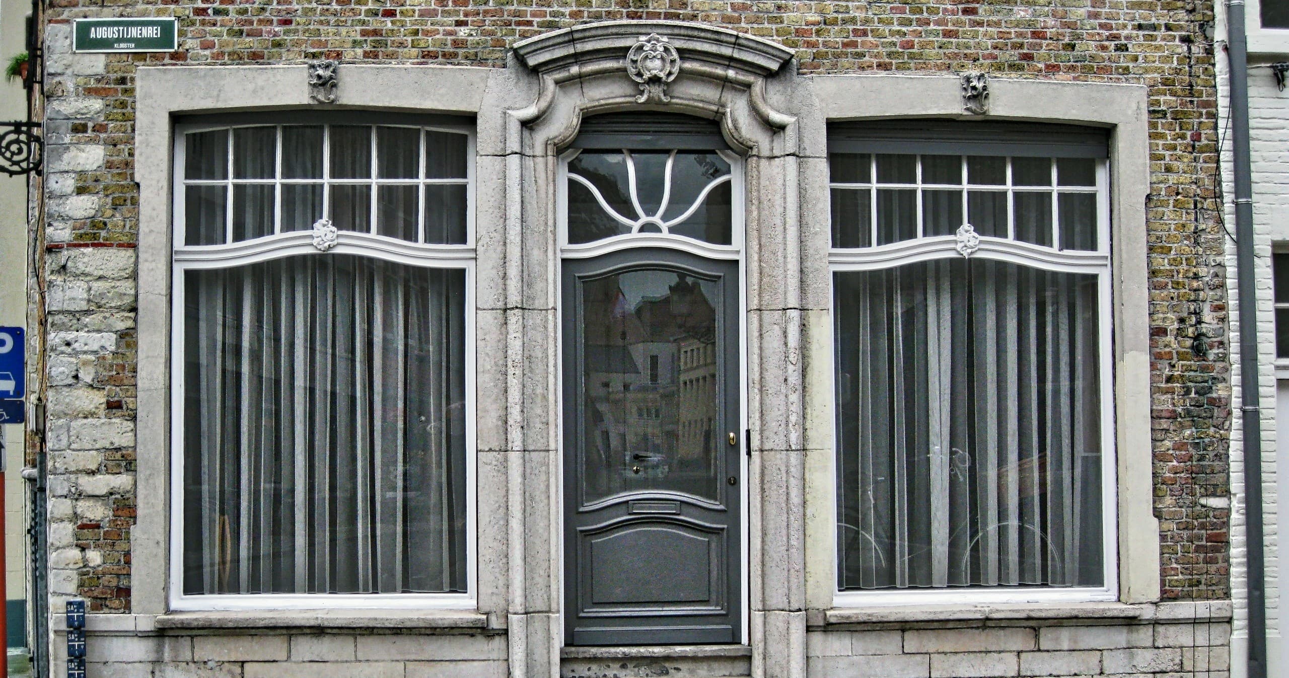 Bruges on Foot: Market Square, Canals & Hidden Gardens — Free Walking Tour Highlights photo 2