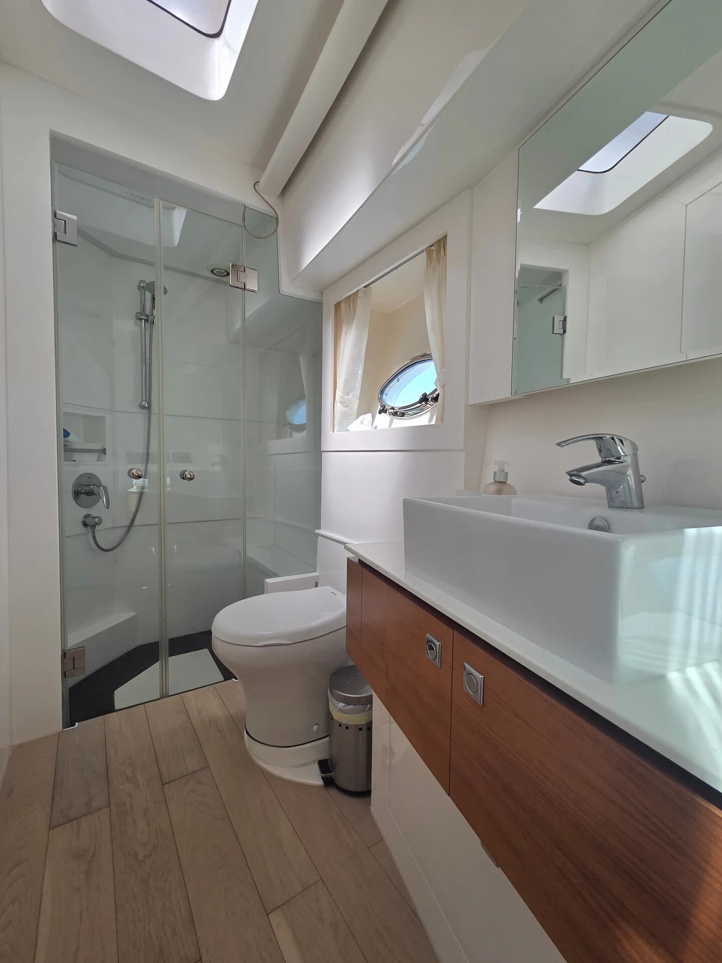 horizon-e54-private-8-hour-charter-montgri-medes-islands photo 2