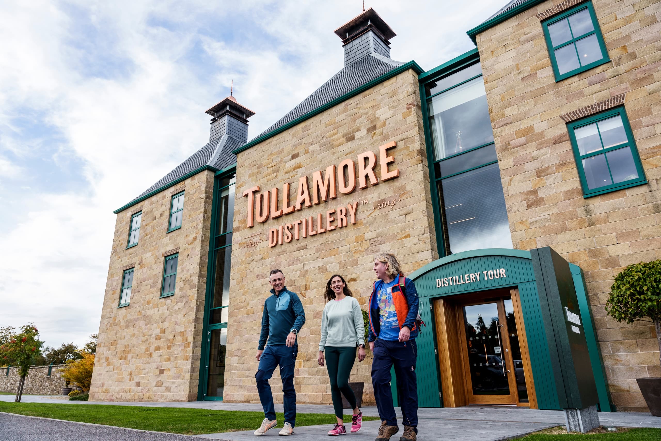Explore Ireland’s Hidden Heartlands: Tullamore Dew & Kilbeggan Distillery Day Tour