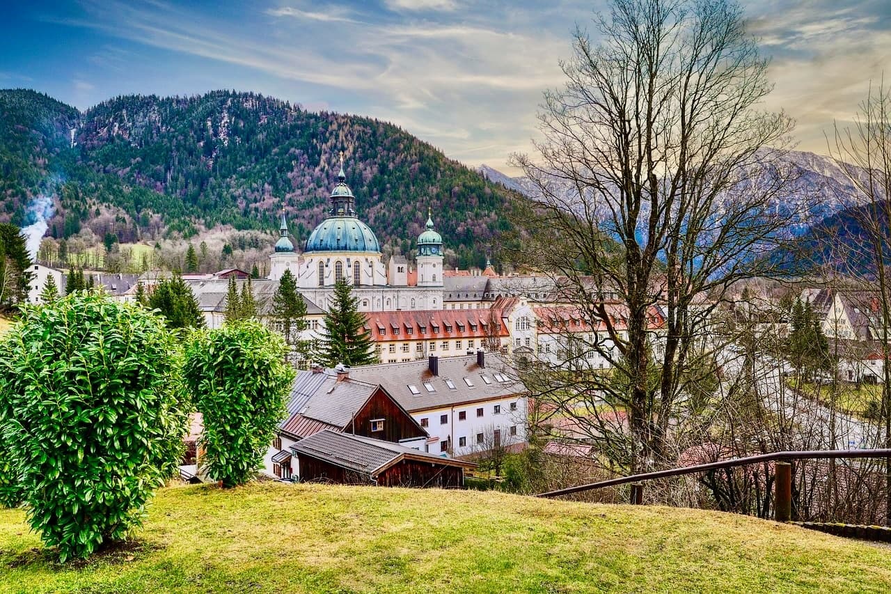 Tesla day trip from Munich to Neuschwanstein, Linderhof & Eibsee photo 4
