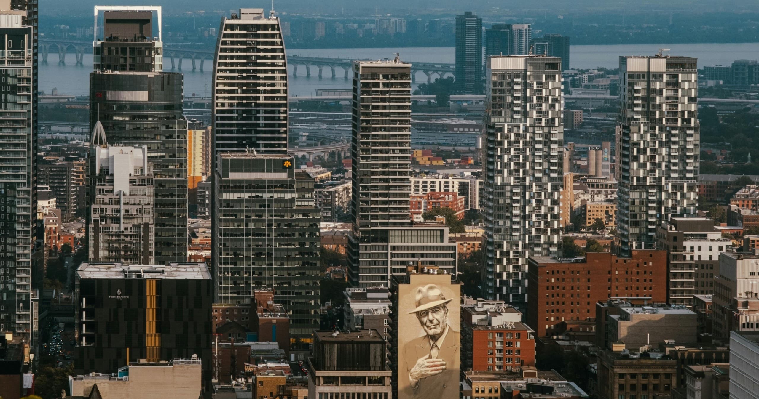 Private Montreal City Tour by Toonie Tours Ontario/Quebec