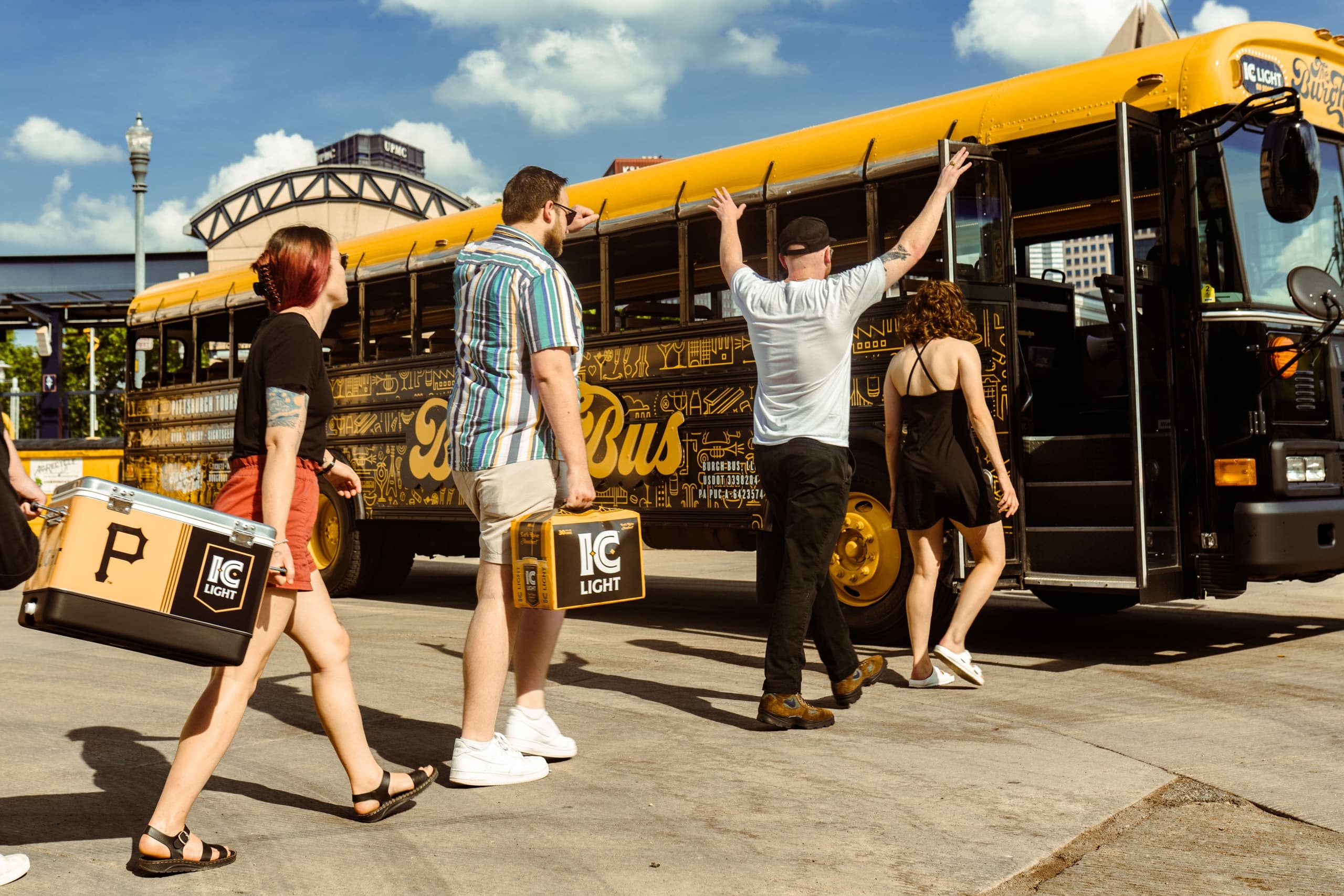 Comedy Bus Experience in Pittsburgh: Laugh & Explore