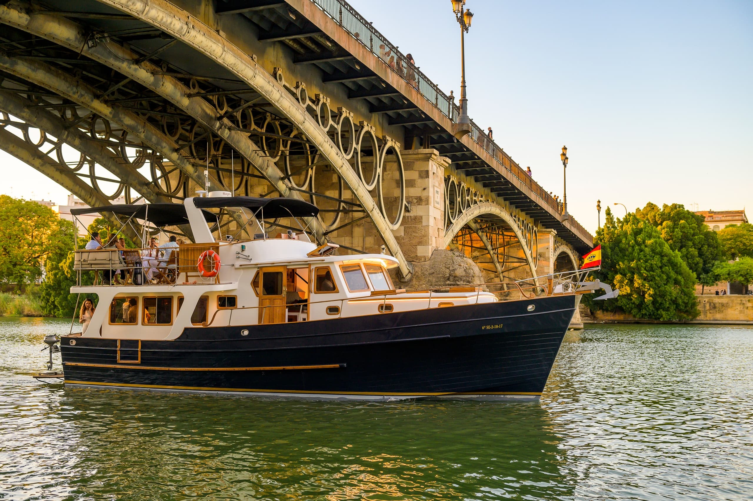 Private Two-Hour Guadalquivir Cruise with Tapas, Unlimited Drinks & Live Flamenco