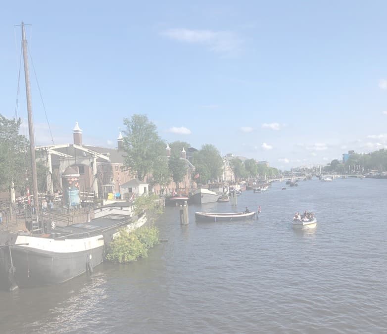 Historical Walking Tour of Amsterdam with Tourguides for You