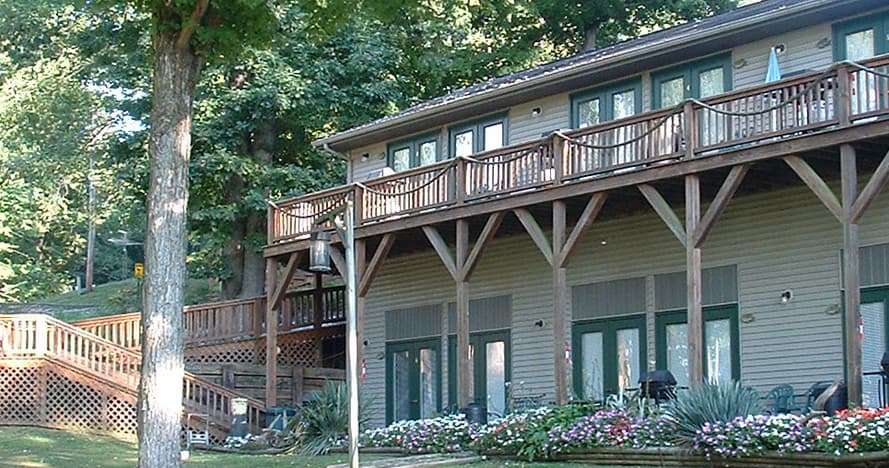 Lakeside Retreat at Eddy Bay Resort: Comfortable Stay by the Water