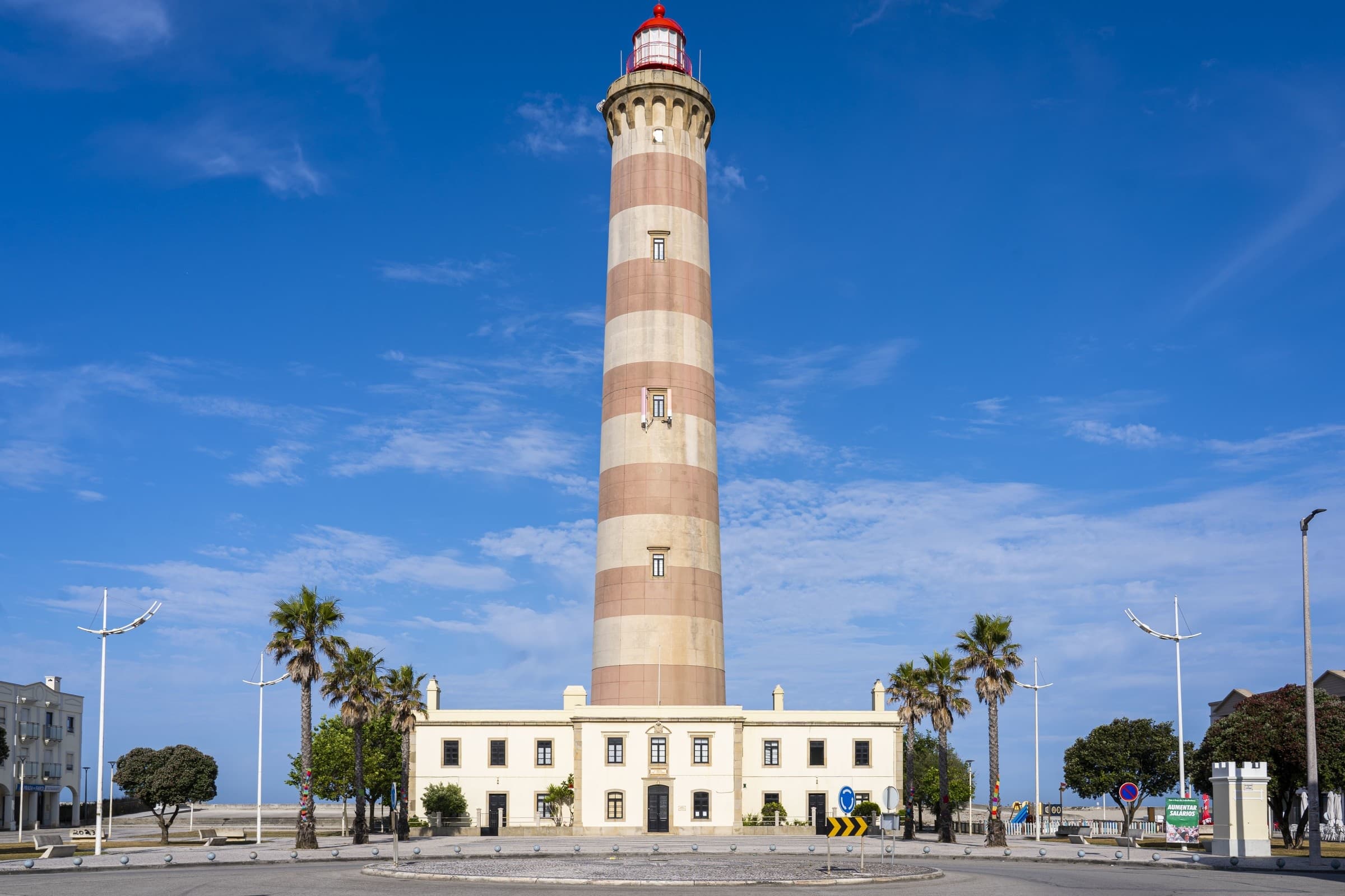Barra Lighthouse and Costa Nova Van Tour: 90-Minute Coastal Highlights from Aveiro photo 4