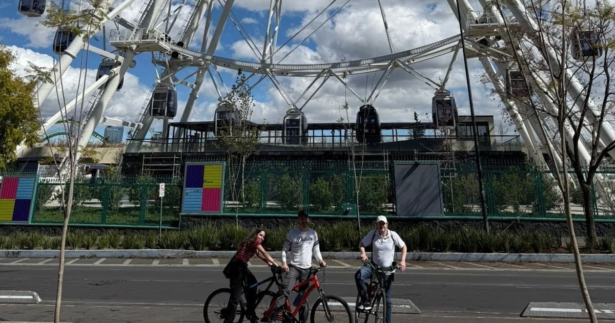 Bike & Views: Chapultepec Park & Ferris Wheel Tour in Mexico City
