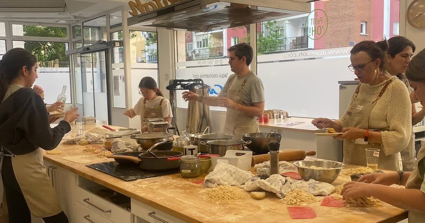 Beginner Cooking Workshop at Apetitoh: Mediterranean Flavors in Your Kitchen