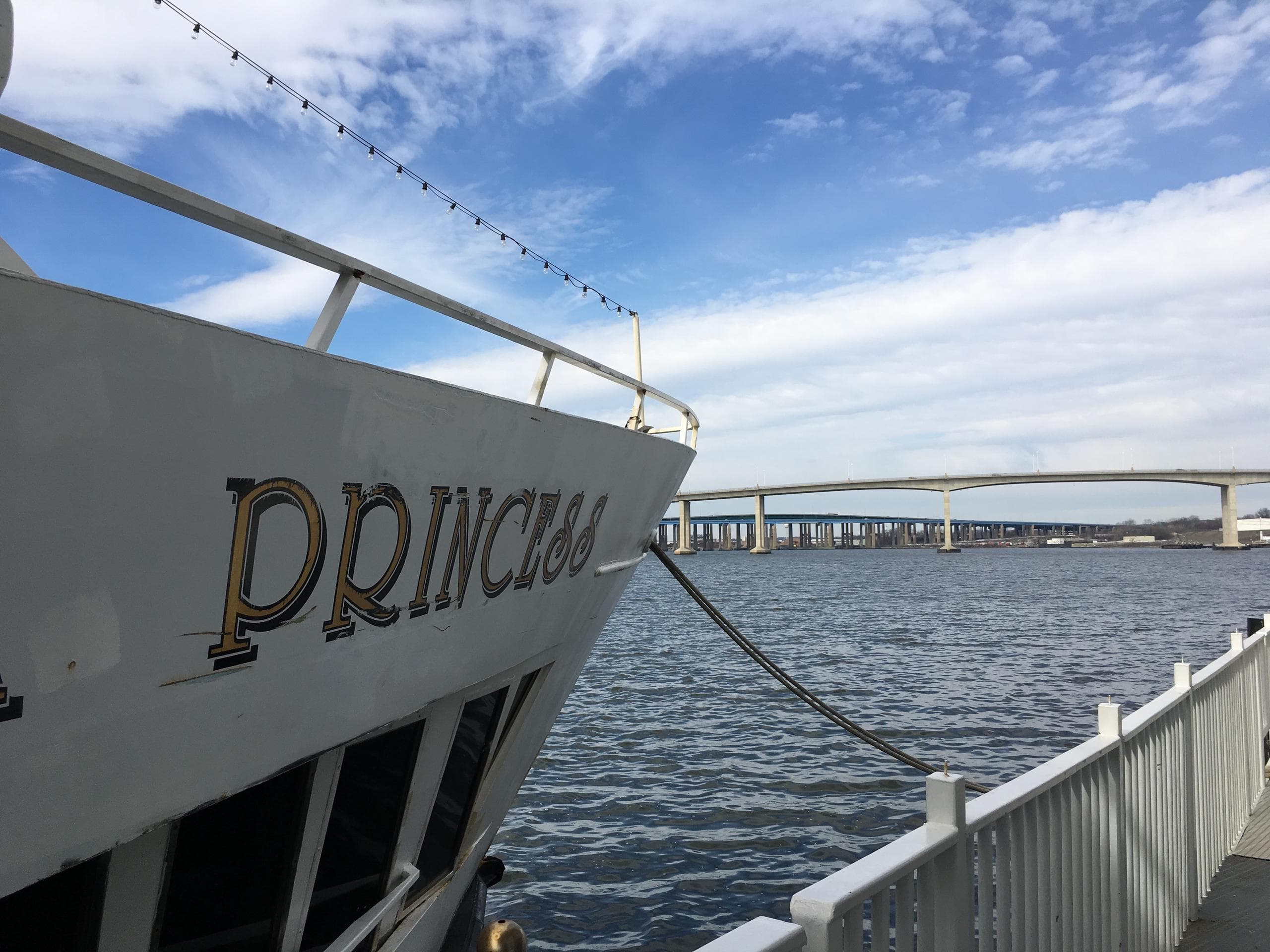 Perth Amboy Weekday Dinner Cruise Experience in New Jersey