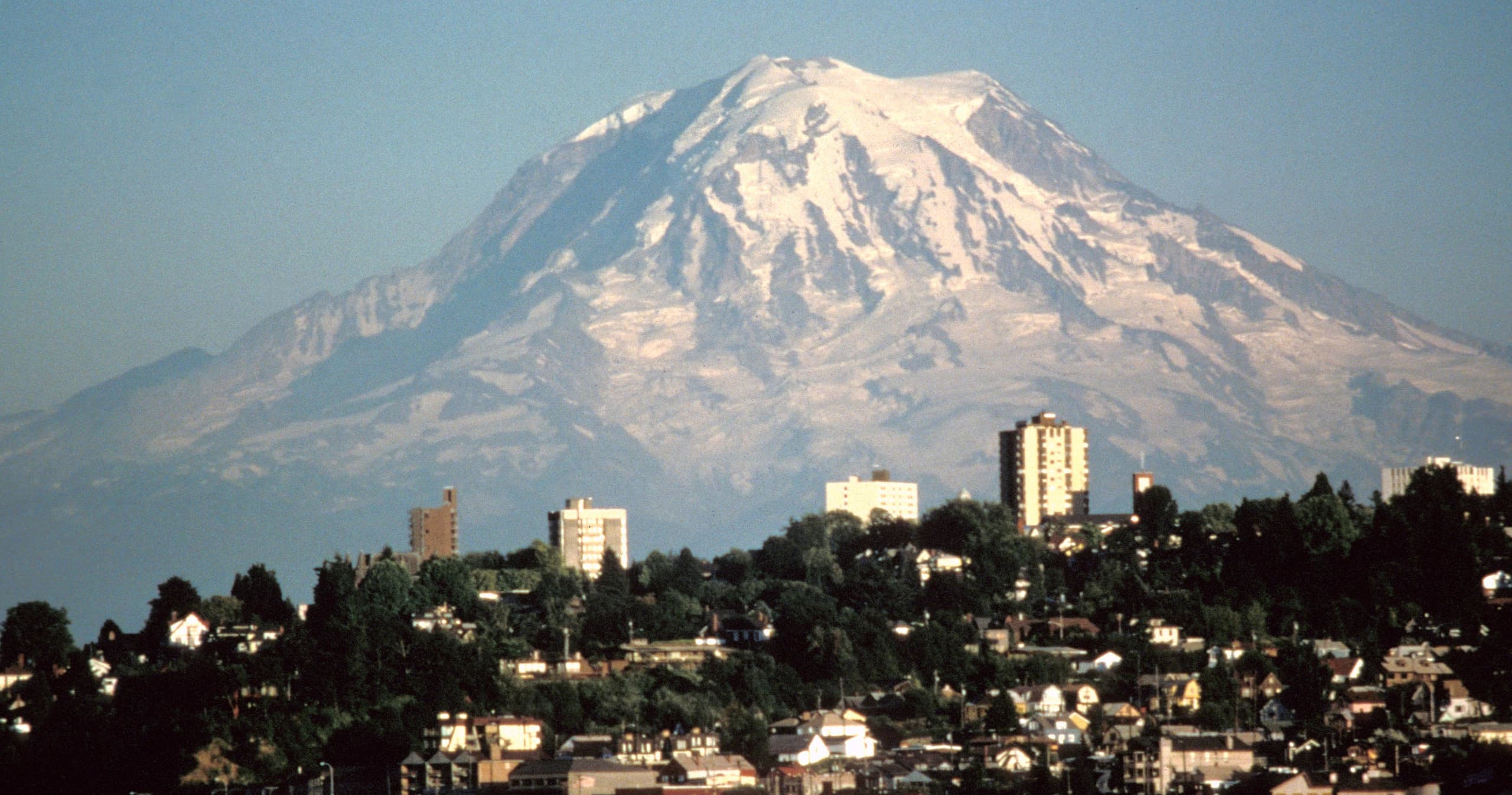 Snow-capped Mount Rainier rising above Tacoma skyline, scenic vista