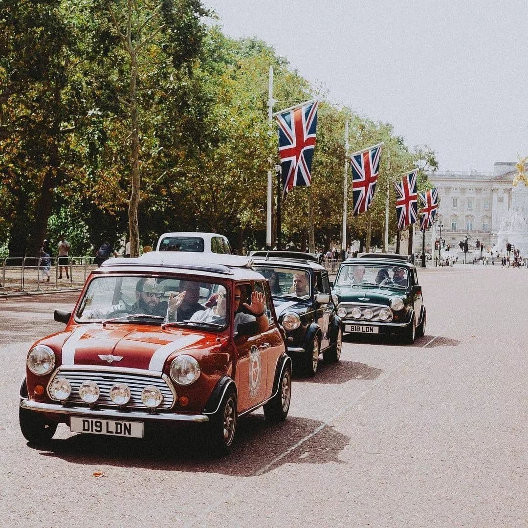 Ride a Restored Mini Cooper: 2-Hour Panoramic Tour of London