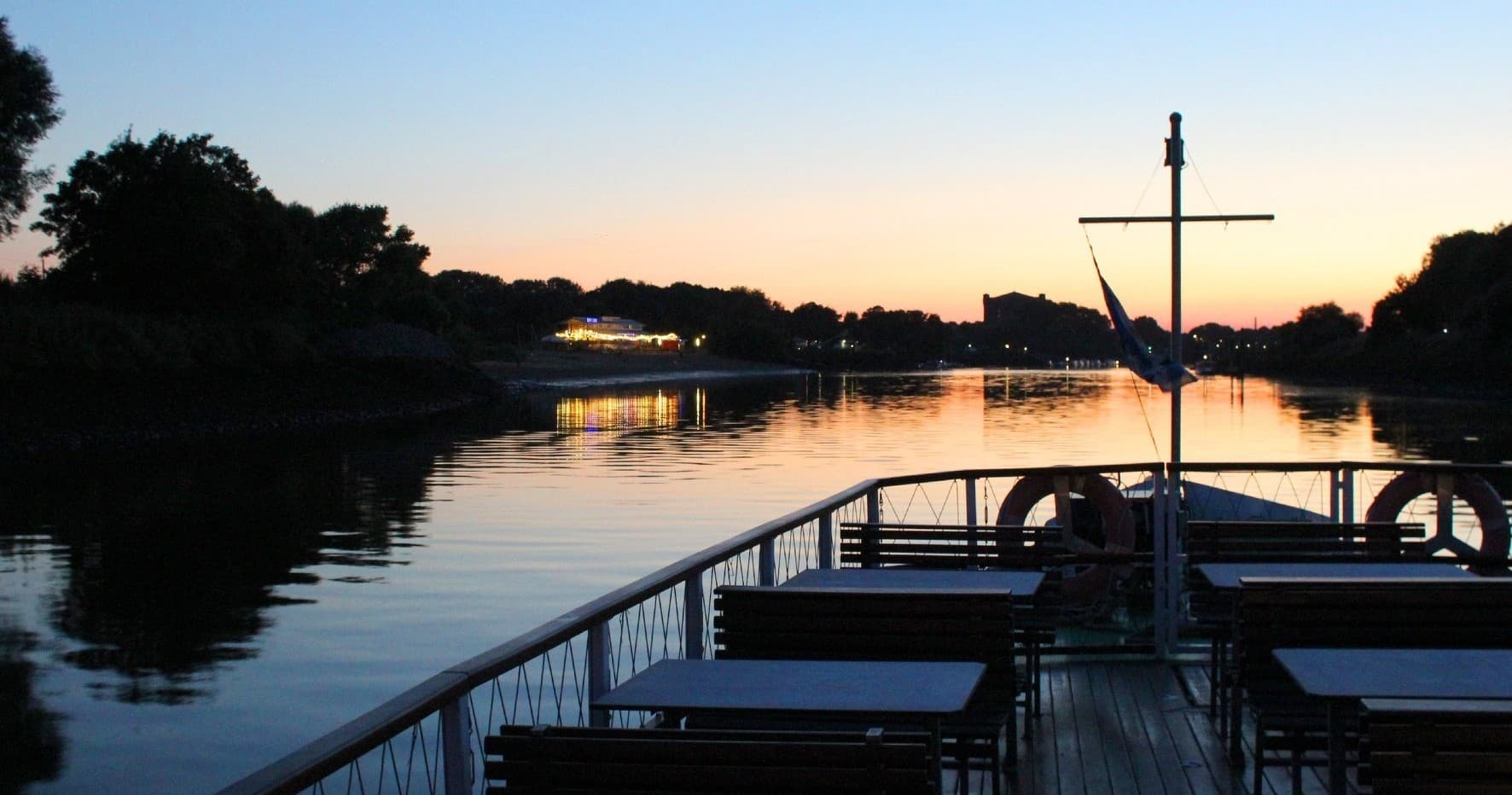 Water Activities: Scenic Boat Ride from Mittelsbüren to Blumenthal by Hal Över