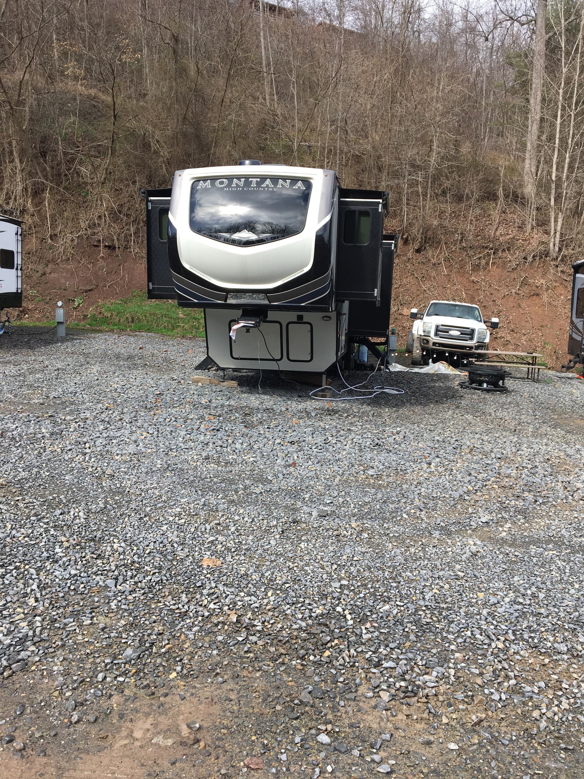 Experience Comfortable RV Camping at Bluefield’s Gold and Blue Cabins