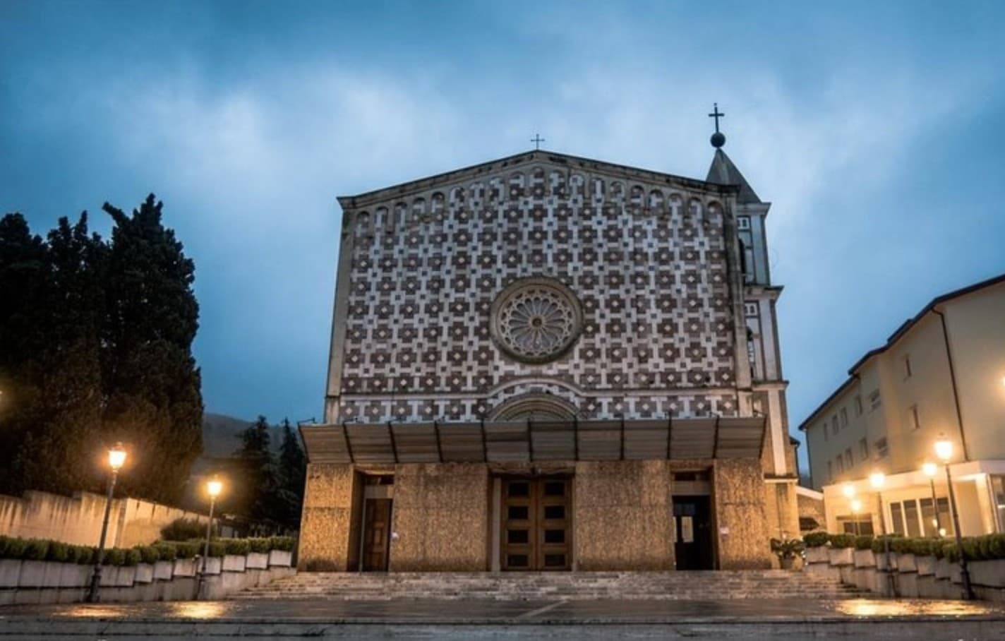 Inside Italy’s Eucharistic Miracle: Private Tour to Lanciano and Manoppello from Rome