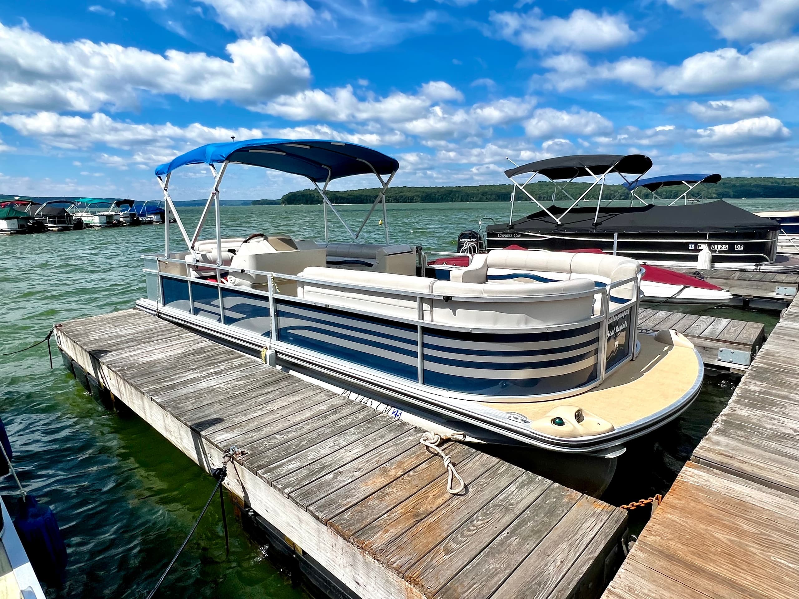 14-Passenger Pontoon Boat Rental on Lake Wallenpaupack, PA