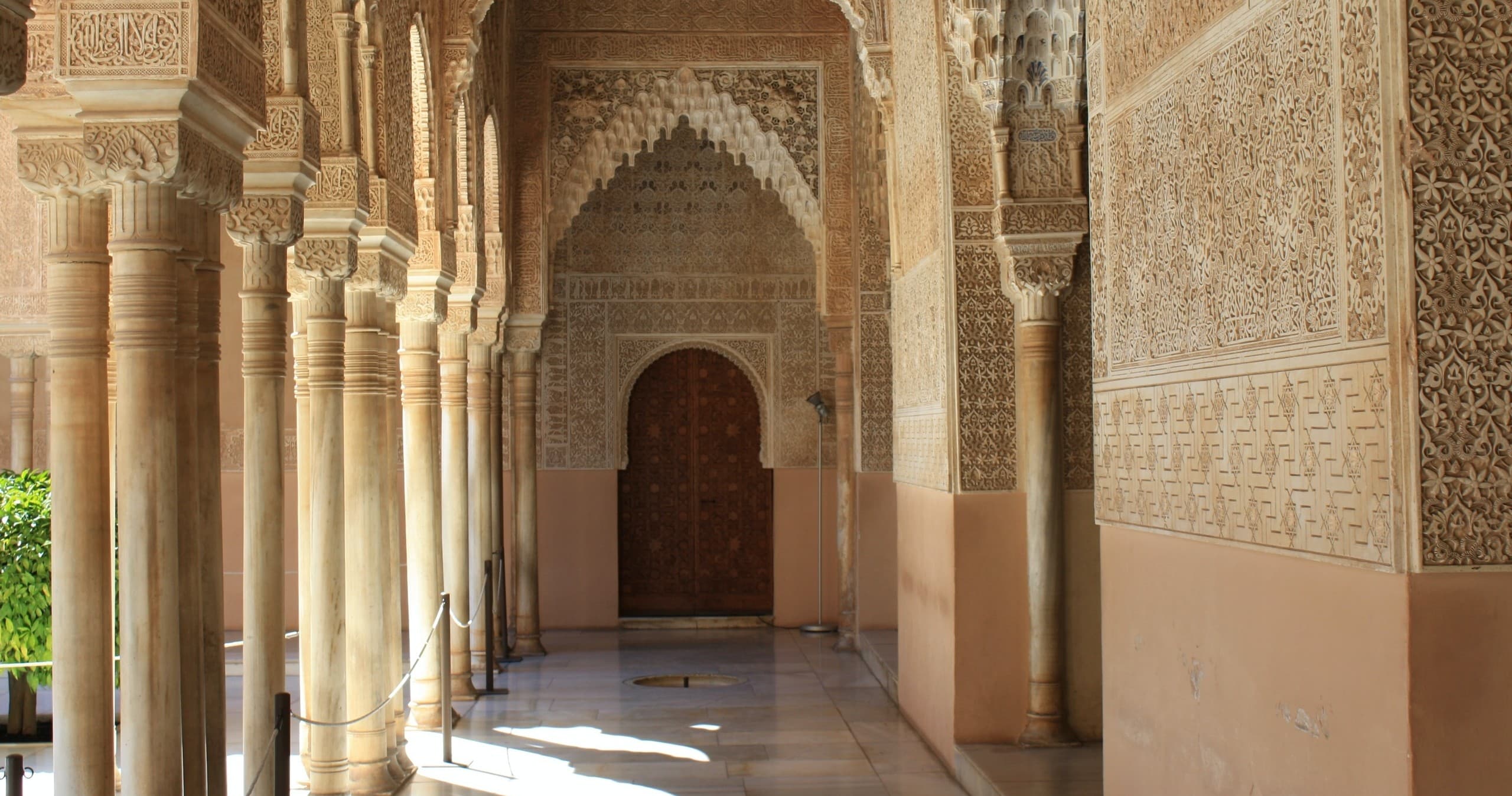 Guided Alhambra Tour with Grupo Xplorer in Granada