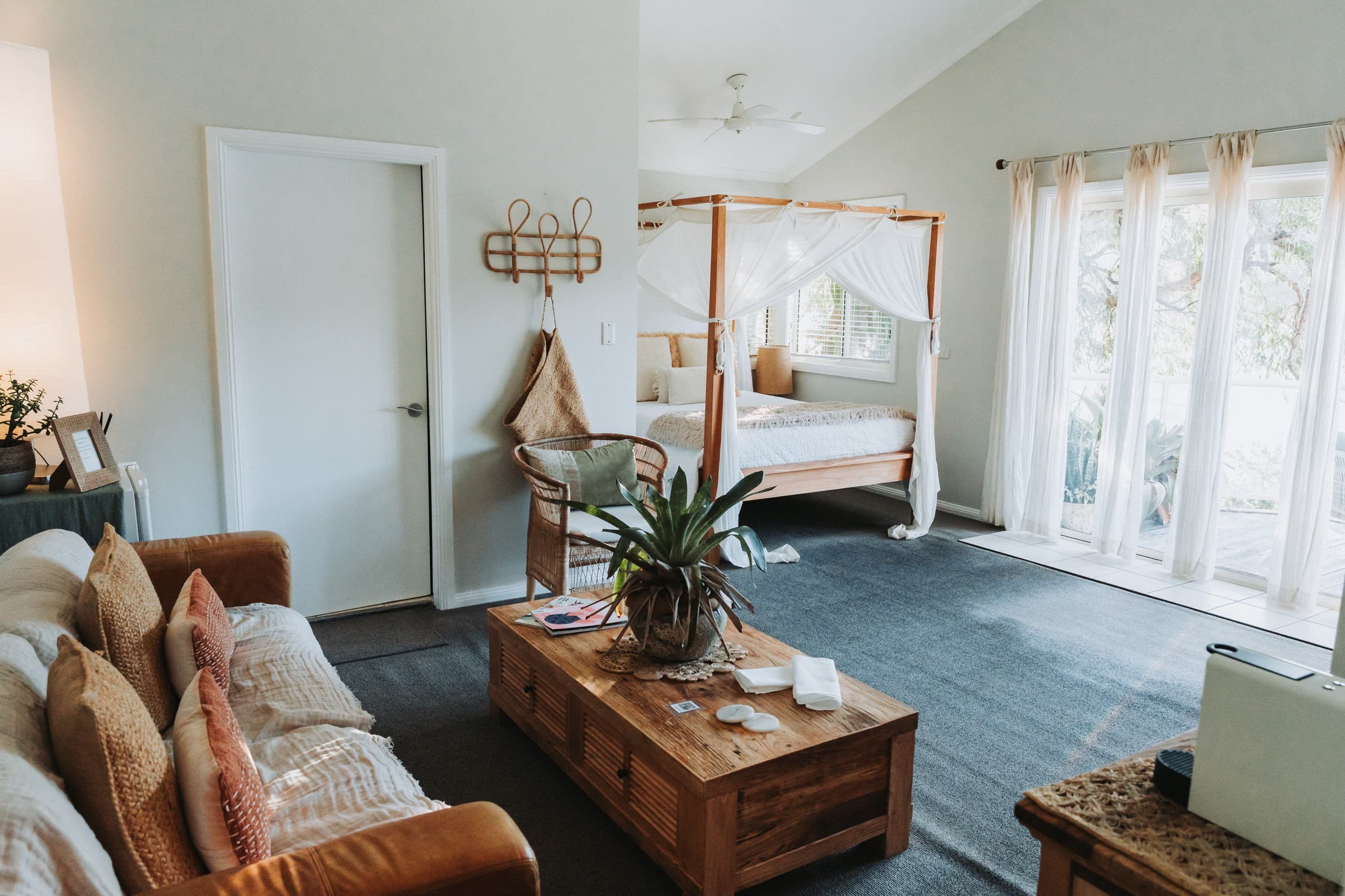 Seaplane to Cottage Point Inn: Overnight Hawkesbury River Escape