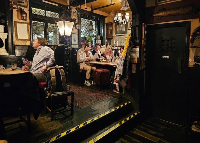 Pilgrims and Pirates: Private Pub Walk Through London’s Docklands photo 2