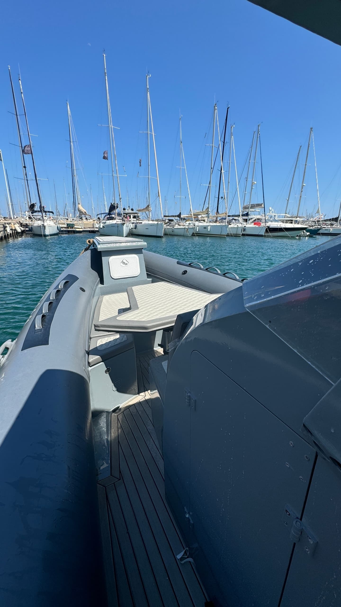 Motorboat Adventures in Valencia with Wavepol